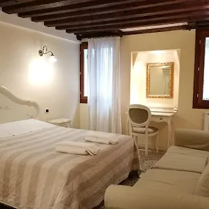 ca-venere-apartments-cannaregio.hotelslidodijesolo.com/
