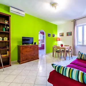 apartment-angelo-emo-69.it-romehotels.com/